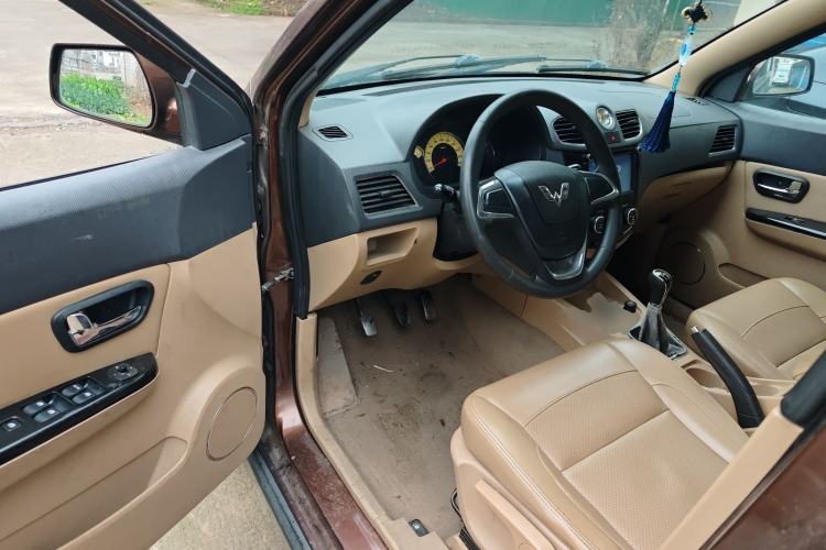 Used Wuling Hongguang 2014 1.2L S Comfort Model China IV