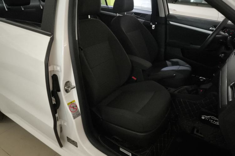 Used Volkswagen Lavida 2015 1.6L Automatic Fashion Edition Right Front Seat