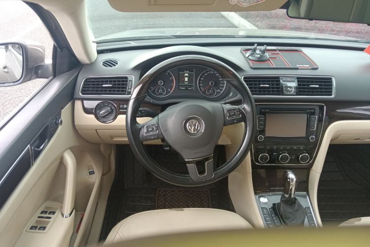 Used Volkswagen Passat 2014 1.8TSI DSG Ultimate Edition Steering Wheel