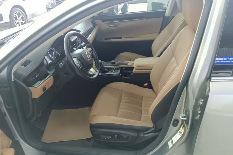 Used Lexus ES 2015 300h Comfort Edition
