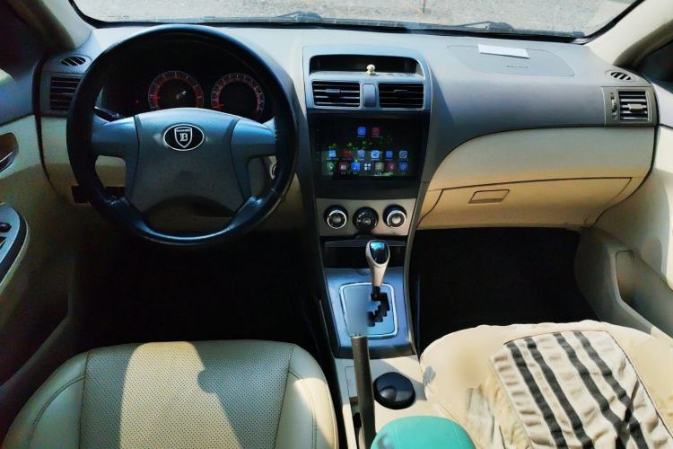 Used BYD L3 2013 1.5L Automatic Comfort Edition Center Console