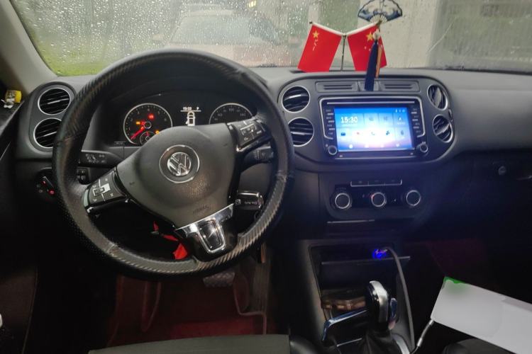 Used Volkswagen Tiguan 2015 1.8TSI Automatic Two-Wheel Drive Trend Edition Center Console