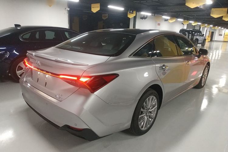 Used Toyota Avalon 2024 Dual-Engine 2.5L XLE Premium Edition