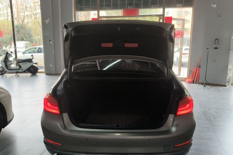 Used BMW 5 Series 2020 525Li Luxury Package Trunk