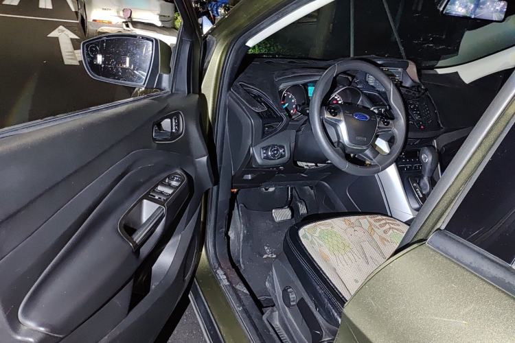 Used Ford Kuga 2015 1.5L GTDi Two-Wheel-Drive Comfort Model Driver Seat