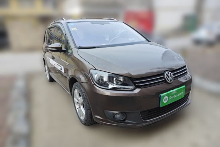 Used Volkswagen Touran 2013 1.4T Manual Comfort Edition 5-Seater Front Right 45 Deg