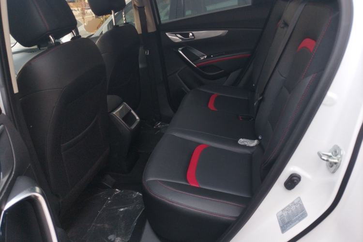 Used Changan CS55 2019 1.5T Manual Colorful Model China VI Standard
