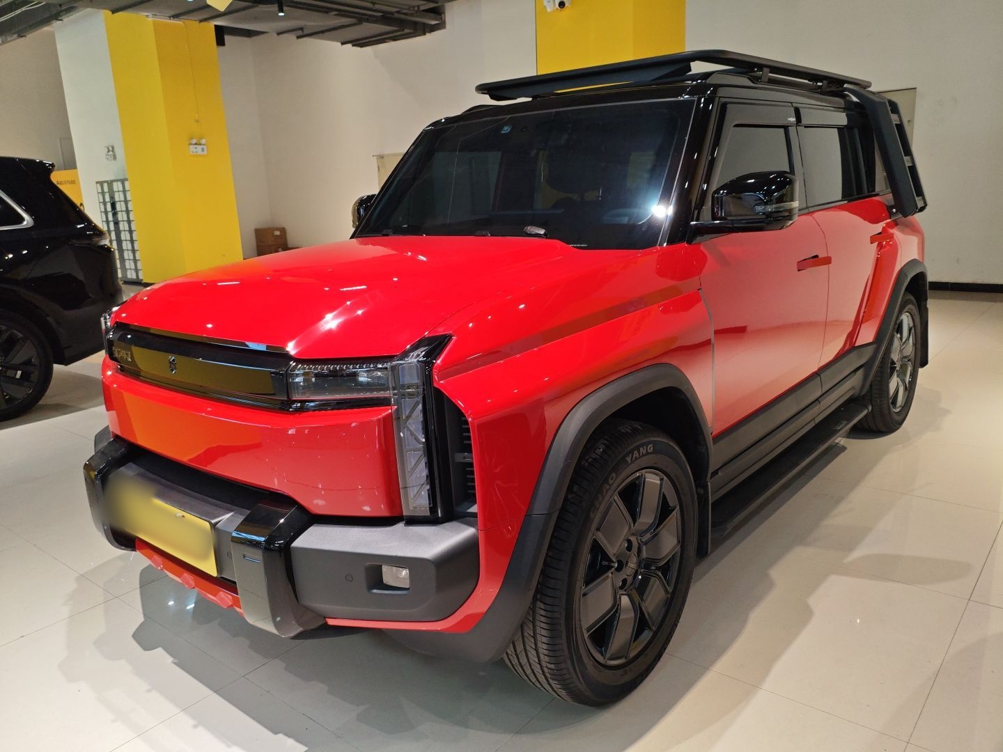 تحت مقدمة السيارة