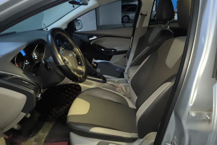 Used Ford Focus 2012 Sedan 1.6L Manual Fashion Edition
