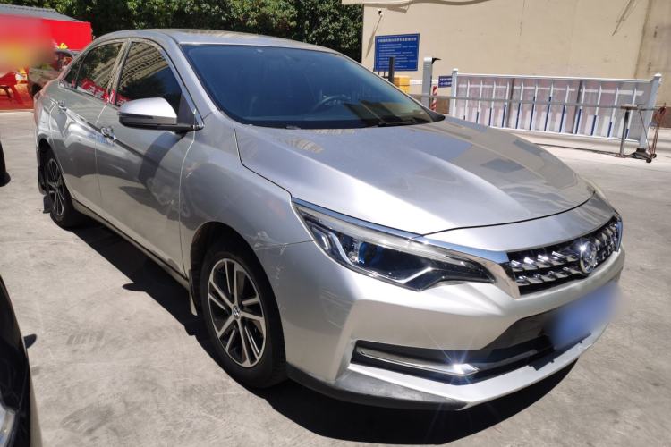 Used Venucia D60 2018 1.6L CVT Smart Connect Elite Edition Front Right 45 Deg