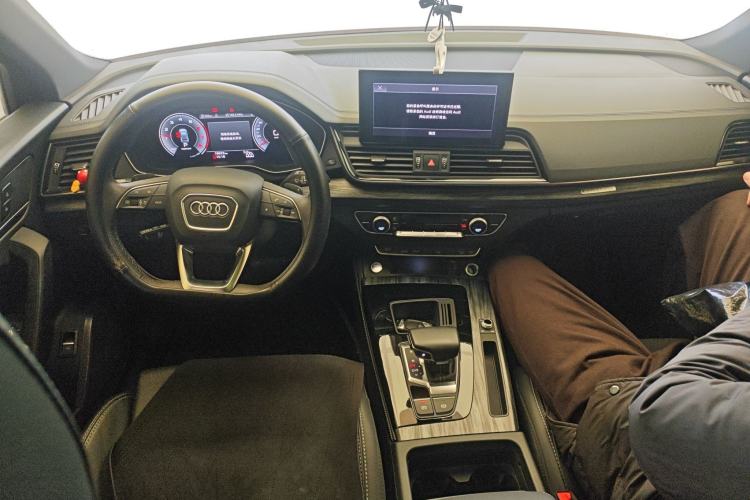 Used Audi Q5L 2022 40T Fashionable and Dynamic Model
