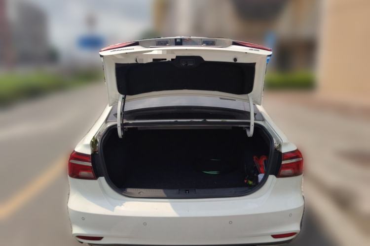 Used Roewe i6 2017 20T Automatic Internet ZhiZun Edition Trunk