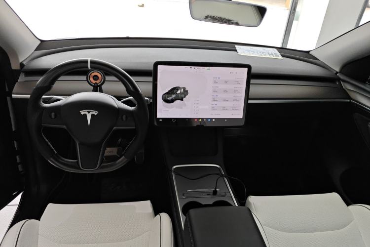 Used Tesla Model Y 2022 Performance High-Performance All-Wheel-Drive Version Center Console