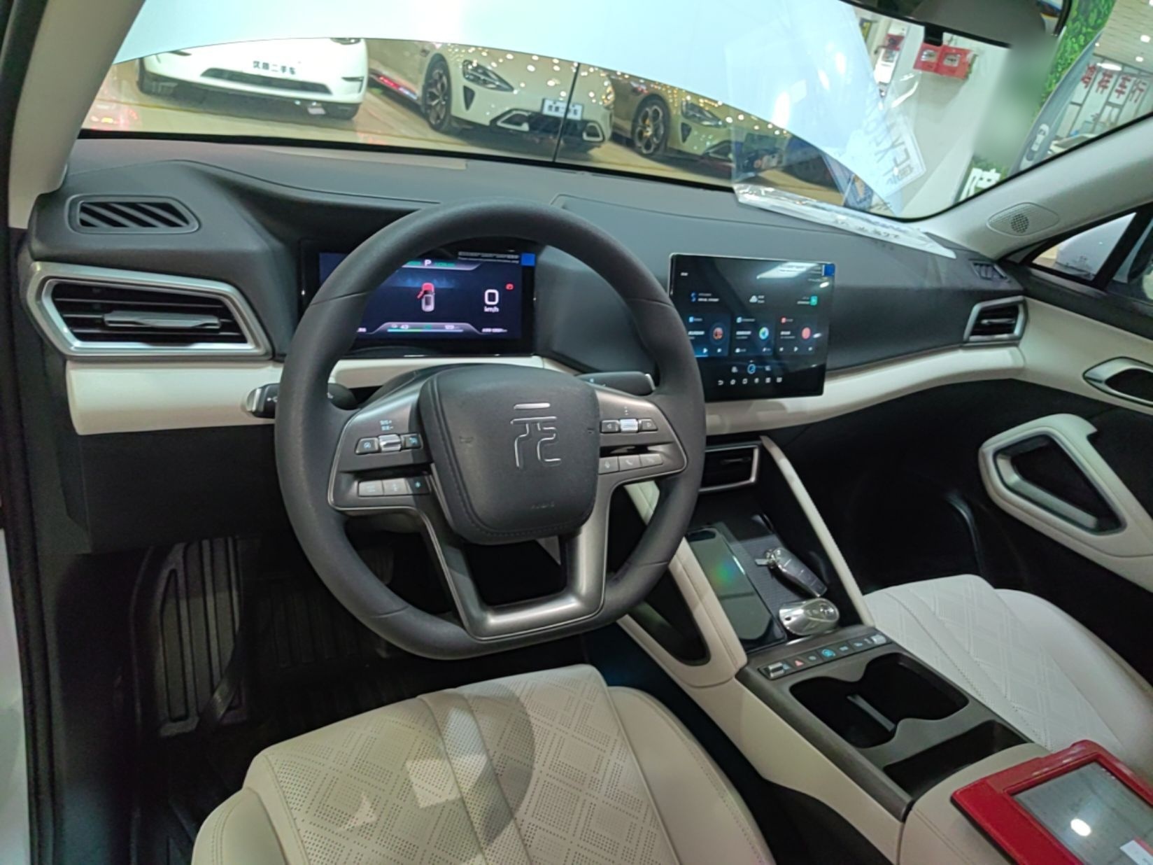 BYD Yuan UP 2025 Model 301KM Leading Version — снимка 12