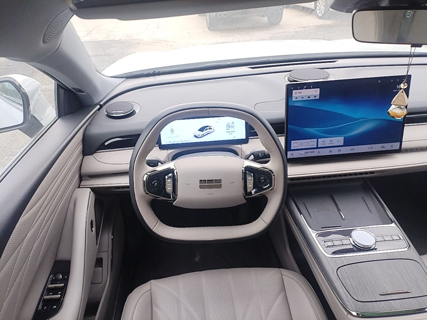 Geely Galaxy 8 2025 130km EM-i Deluxe Edition — снимка 13