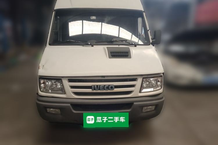 Used Iveco Daily 2017 2.8T V35 Cargo Van Mid-Roof 3/6 Seats 43S5
