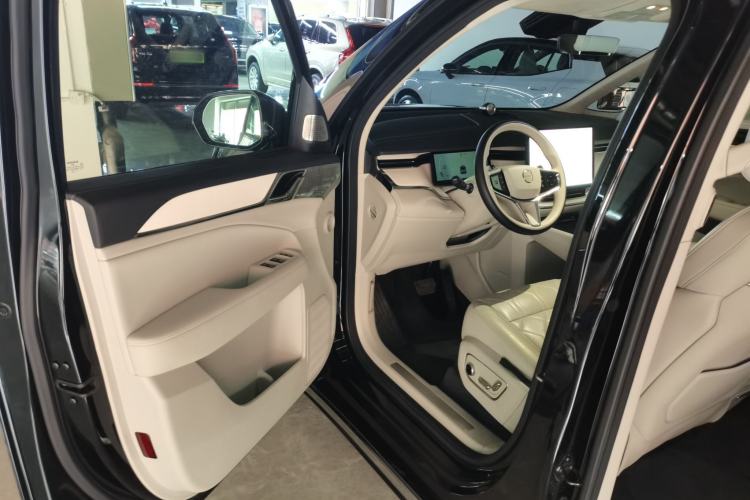 Used Volvo EM90 2025 Ultra Six-Seater Driver Seat