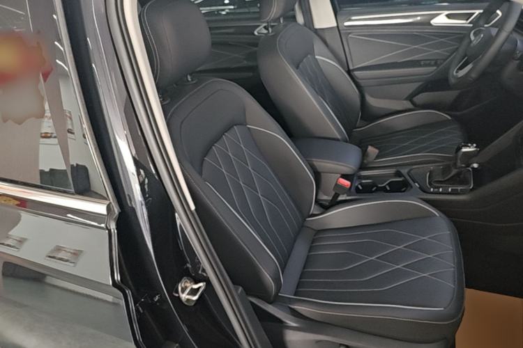 Used Volkswagen Tiguan L 2024 Outstanding Model 300TSI Automatic Two-Wheel Drive Longteng Edition Right Front Seat