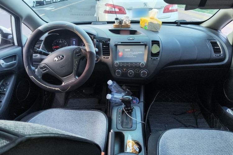 Used Kia K3S 2014 1.6L Automatic GLS Center Console