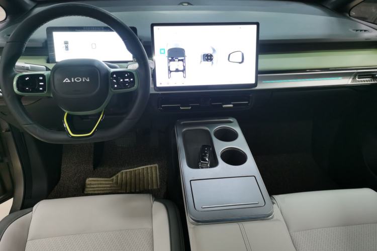 Used AION Y 2023 Plus 510 Smart Edition Center Console