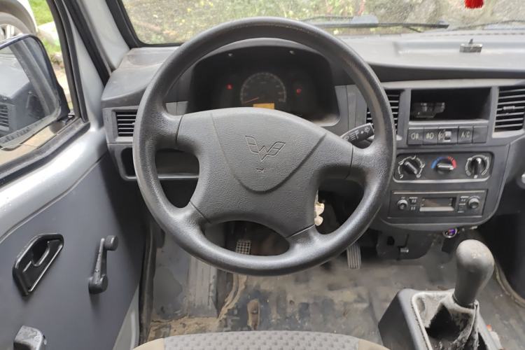 Used Wuling Zhiguang 2015 1.2L Practical LS-I Model
