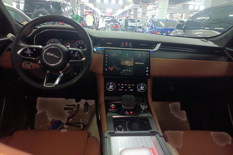 Used Jaguar F-PACE 2024 P250 R-Dynamic HSE Interior 2