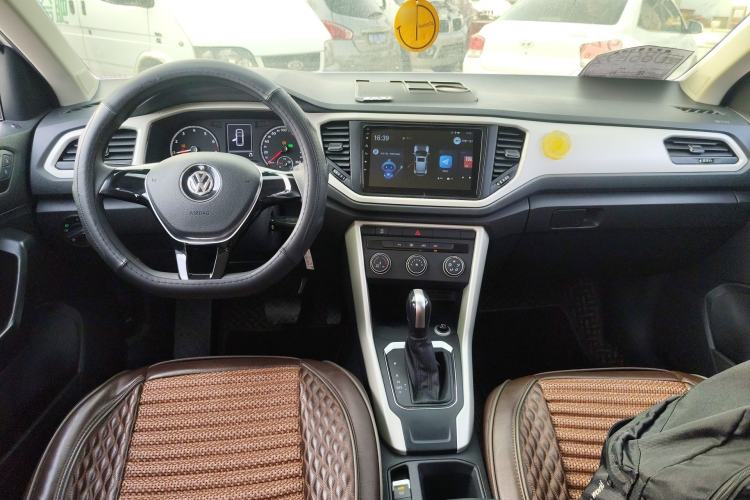 Used Volkswagen T-ROC 2019 230TSI DSG Two-Wheel Drive Fashion Edition China VI Standard Center Console