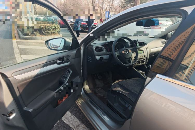 Used Volkswagen Sagitar 2015 1.6L Manual Fashion Edition
