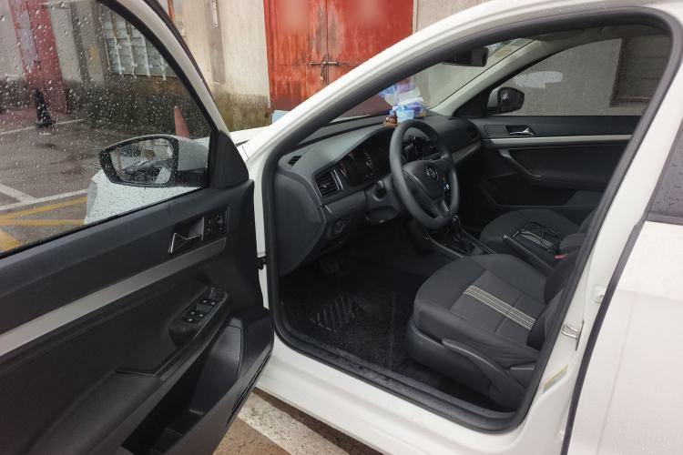 Used Volkswagen Gran Lavida 2015 1.6L Automatic Fashion Edition Driver Seat