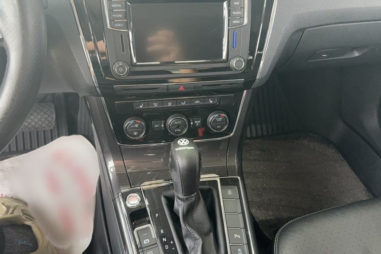 Used Volkswagen Passat 2017 380TSI DSG Prestige Edition Gear Lever