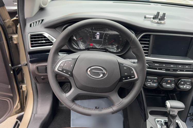 Used GAC Trumpchi GS4 2017 235T Automatic Two-Wheel Drive Luxury Smart Connectivity Version Steering Wheel