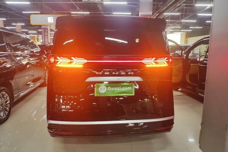 Used Denza D9 2022 DM-i 970 Four-Wheel Drive Prestige Model
