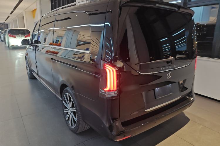 Used Mercedes-Benz V-Class 2024 V 300 L Long Wheelbase Prestige Edition Rear Left 45 Deg