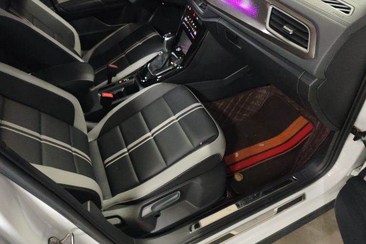 Used Volkswagen T-ROC 2023 300TSI DSG Two-Wheel-Drive Chen Guang Edition