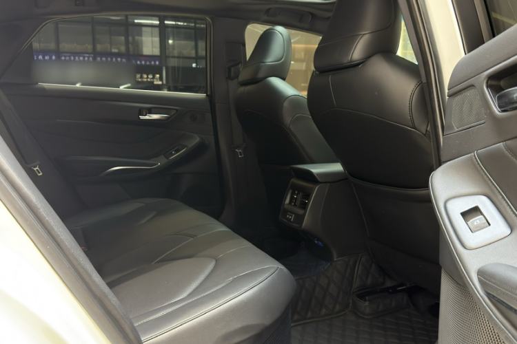 Used Toyota Avalon 2023 Dual-Engine 2.5L Luxury Edition Interior 4