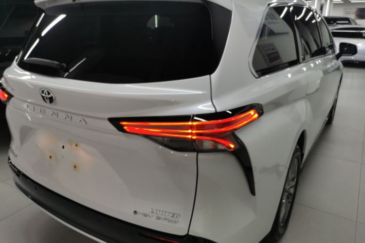 Used Toyota Sienna 2024 2.5L Hybrid Four-Wheel Drive Prestige Edition
