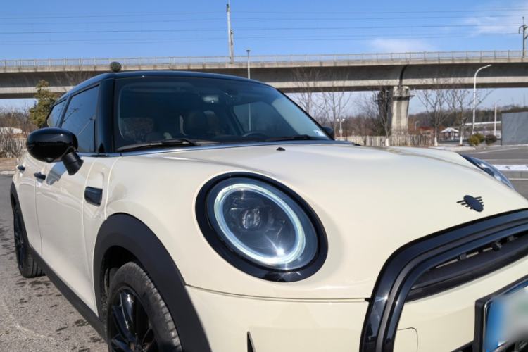 Used MINI MINI 2022 Updated 1.5T COOPER Artist Five-Door Edition