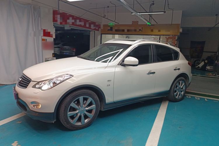 Used Infiniti QX50 2013 2.5L Two-Wheel-Drive Elegant Edition
