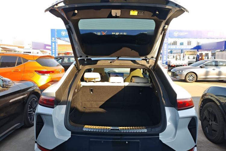 Used BYD Song L EV 2025 662 km Advanced Intelligent Driving Version
