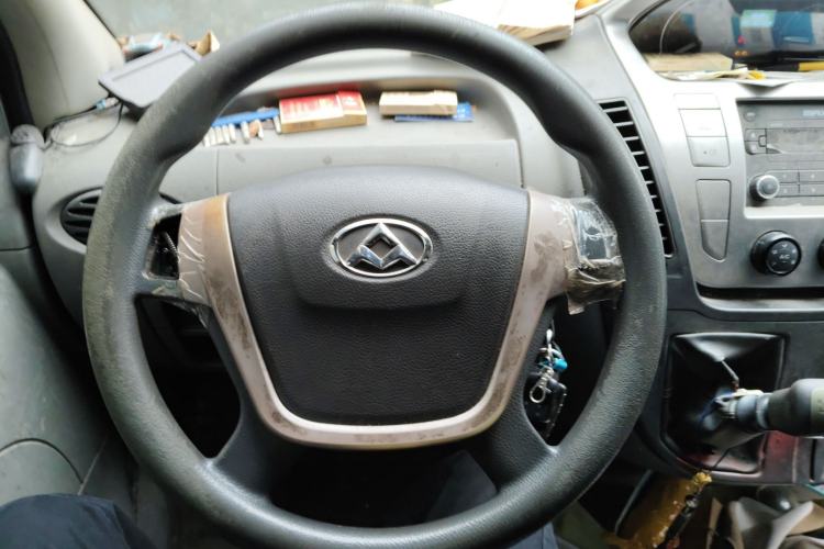 Used SAIC MAXUS Xintu V80 2016 2.5T AMT Aoyuntong National V Short Wheelbase Low-Roof 6-Seater