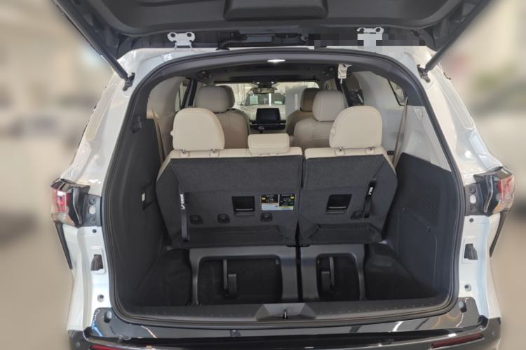 Used Toyota SIENNA 2021 2.5L Hybrid Luxury Edition Trunk