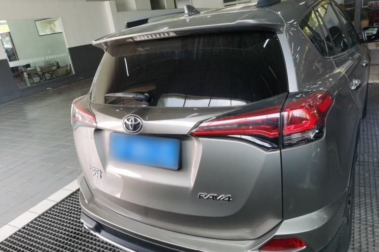 Used Toyota RAV4 2016 2.0L CVT Two-Wheel Drive Fashion Edition China V Standard