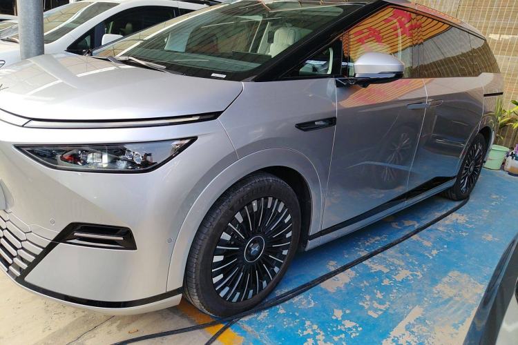 Used XPeng X9 2025 650 Long-Range Max
