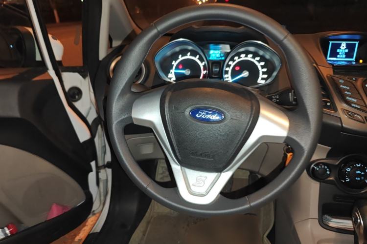 Used Ford Fiesta 2013 Sedan 1.5L Automatic Fashion Edition Steering Wheel