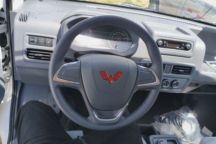 Used Wuling Yangguang 2025 Model 400km Bus Edition—Comfort Edition Steering Wheel