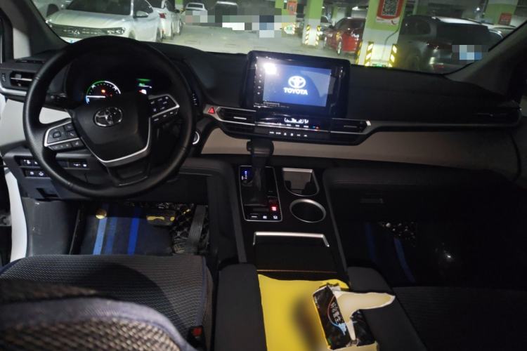 Used Toyota Sienna 2023 2.5L Hybrid Comfort Edition
