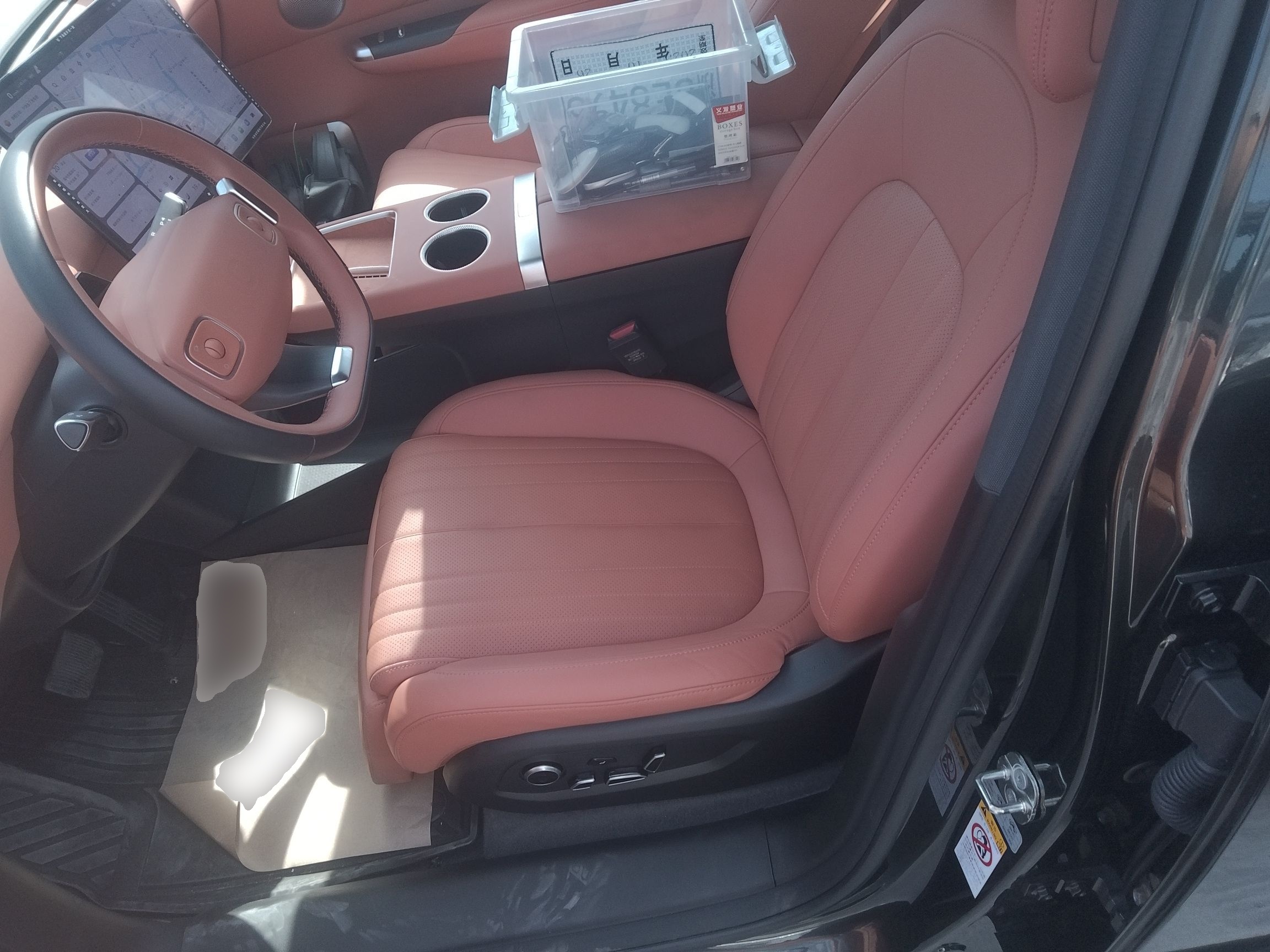 المقاعد الأمامية داخل السيارة