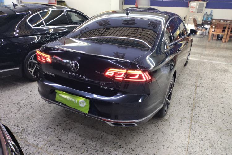 Used Volkswagen Magotan 2024 2 Million Units Zhongxiang Version 330TSI DSG Luxury Edition Rear Right 45 Deg