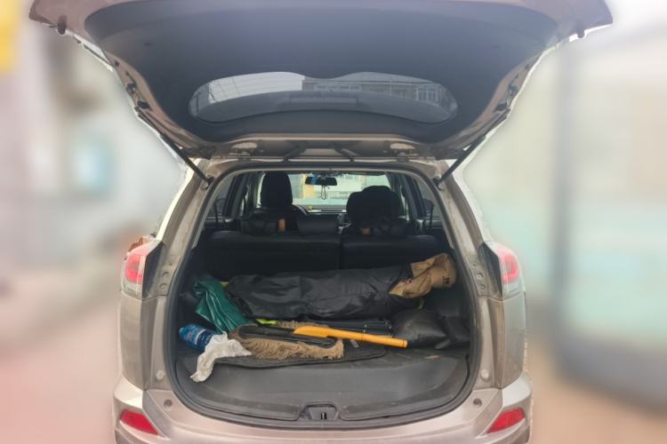 Used Toyota RAV4 2016 2.0L CVT Two-Wheel Drive Comfort Edition China V Standard Trunk