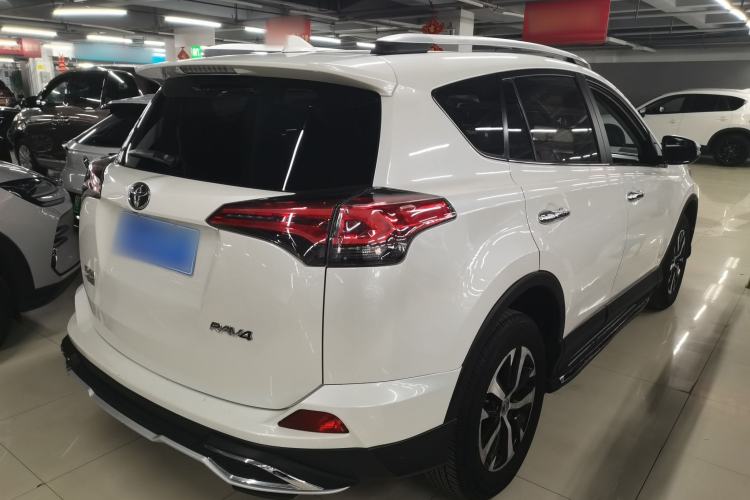 Used Toyota RAV4 2016 2.0L CVT Two-Wheel Drive Fashion Edition China V Standard Rear Right 45 Deg
